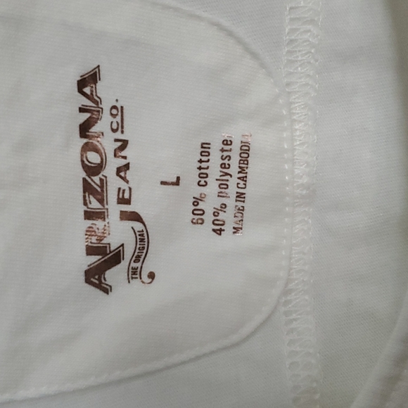 Woman's Withe top .. - Picture 2 of 7